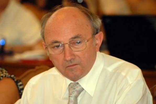 Ministrul Ladislau Ritli a retras din dezbaterea publică Legea Sănătăţii